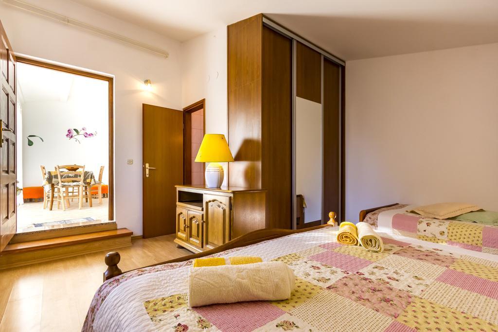 Apartment Lori Fažana Buitenkant foto